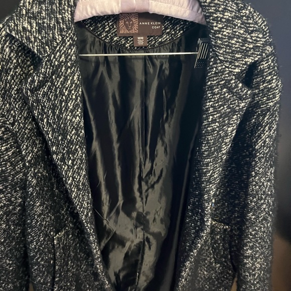Gorgeous ANNE KLEIN coat.  So comfortable and stylish ! - Picture 3 of 6